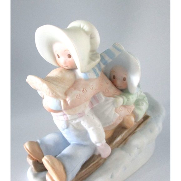 Circle of Friends Figurine A Sledding We Will Go Vintage 1993 Homco Masterpiece - Picture 4 of 6
